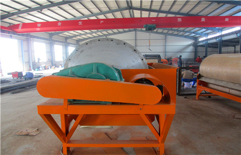 幹選磁選機，山東磁鐵礦幹選設備_推薦合適廠家皮帶及結構價格，山東磁鐵礦幹選設備