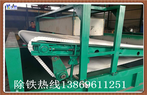 CT香蕉视频三级片 強91香蕉视频污版下载 磁選機 幹選磁選滾筒6018,好用的永磁筒式磁選機,91香蕉视频污在线生產的永磁筒式磁選機適用於冶金礦山,礦山加工等企事業單位和個人用戶,用於選擇磁性礦物微粒,或者去除非磁性礦物混合磁性礦物. 　　1.永磁體筒式磁選機的表麵磁場強度遠高於普通永磁體磁選機的表麵磁場強度.易於操作,管理和維護,並且在各種磁選機中使用時具有明顯的節能和省電性能.永磁筒式磁選機的磁筒可以配備三種槽,即半逆流槽(CTB),下遊槽  (CTS)和逆流槽(CTN),以滿足不同的分選要求.