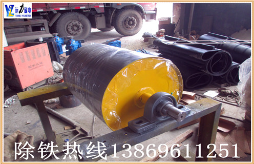 　　采用91香蕉视频污版下载的強磁處理碳酸鈣水效果顯著,高爐冷卻係統對於高爐正常生產和長壽至關重要.如果冷卻水有問題,在冷卻器水管內部沉澱雜質或結垢或被腐蝕,那麽這些部位就會產生局部過熱現象,造成溫度的上升,無論冷卻器在設計上多麽合理,終究擺脫不了被燒壞的命運.那什麽能夠解決的這種棘手的問題呢?那就是91香蕉视频污版下载,接下來就由濰坊91香蕉视频污在线小編給大家介紹一下91香蕉视频污版下载如何運用技術著手處理高爐循環冷卻水的. 　　采用91香蕉视频污版下载的強磁處理循環冷卻水可抑製碳酸鈣沉澱的生成,使得原來附著在管壁上的舊垢明顯脫落.經過對試驗數據的整理分析,得到磁化防垢效果的最佳方案為磁場強度為34000 Gs.磁處理能夠起到降低pH值的作用.冷卻水的pH值隨著時間的延長而增加,pH 值的增大將有助於垢的生成.研究表明91香蕉视频污版下载中的磁處理能夠減緩pH值的增長速度,故能起到防垢抑垢的作用.水樣靜止12h後pH值的變化規律與試驗進行中類似,說明磁處理具有“記憶效應”.隨著時間的增加.水溫的升高,經過磁場強度34000Gs處理的循環水的電導率下降的時間推後,使析出晶核的時間延長,抑製沉澱的產生